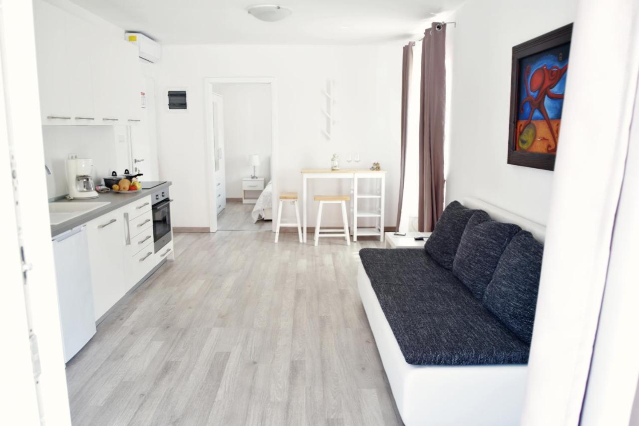 Rab Apartments Aurora ラブ エクステリア 写真