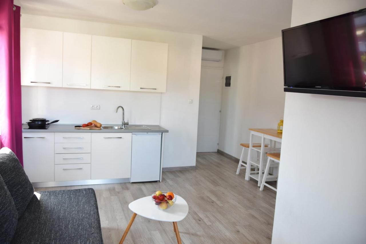 Rab Apartments Aurora ラブ エクステリア 写真