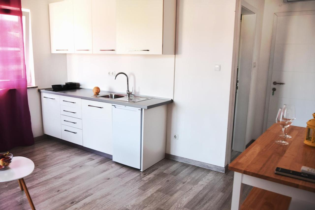 Rab Apartments Aurora ラブ エクステリア 写真