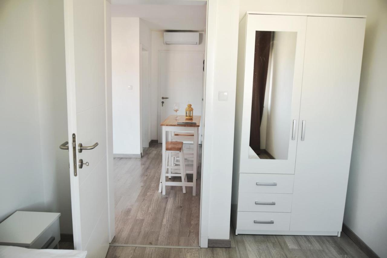 Rab Apartments Aurora ラブ エクステリア 写真