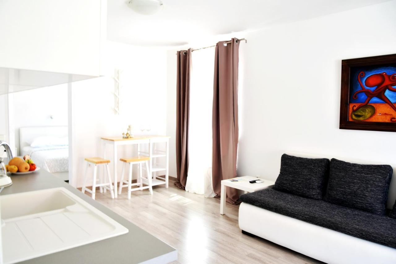 Rab Apartments Aurora ラブ エクステリア 写真