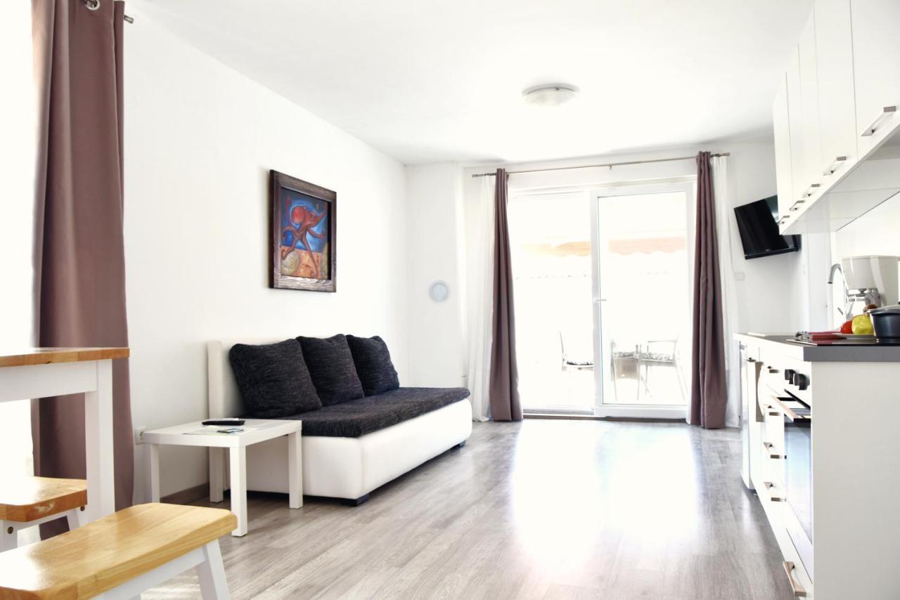 Rab Apartments Aurora ラブ エクステリア 写真