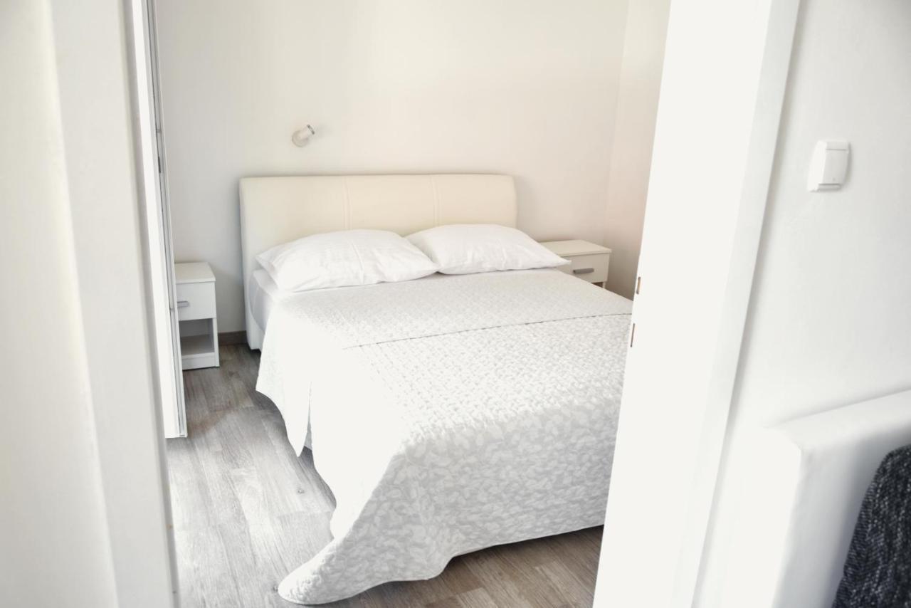 Rab Apartments Aurora ラブ エクステリア 写真