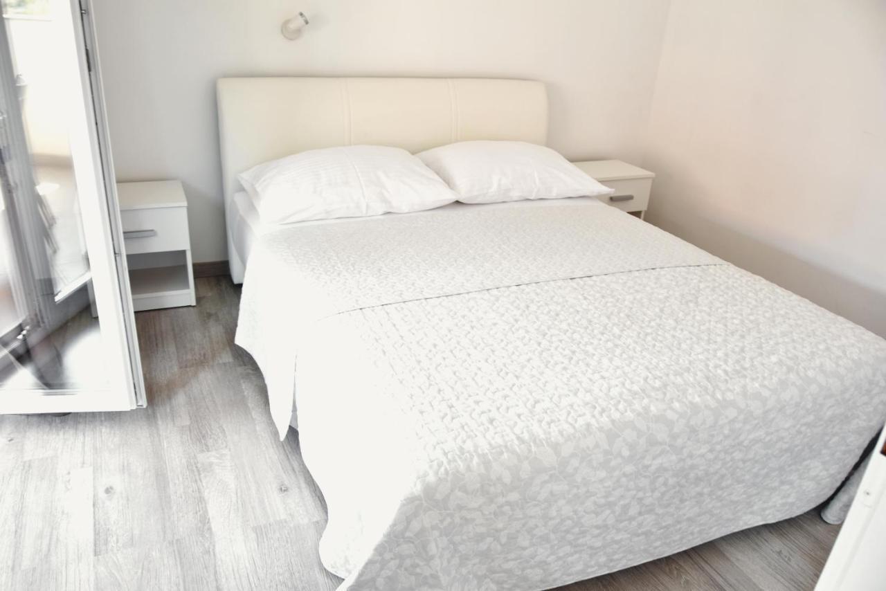 Rab Apartments Aurora ラブ エクステリア 写真