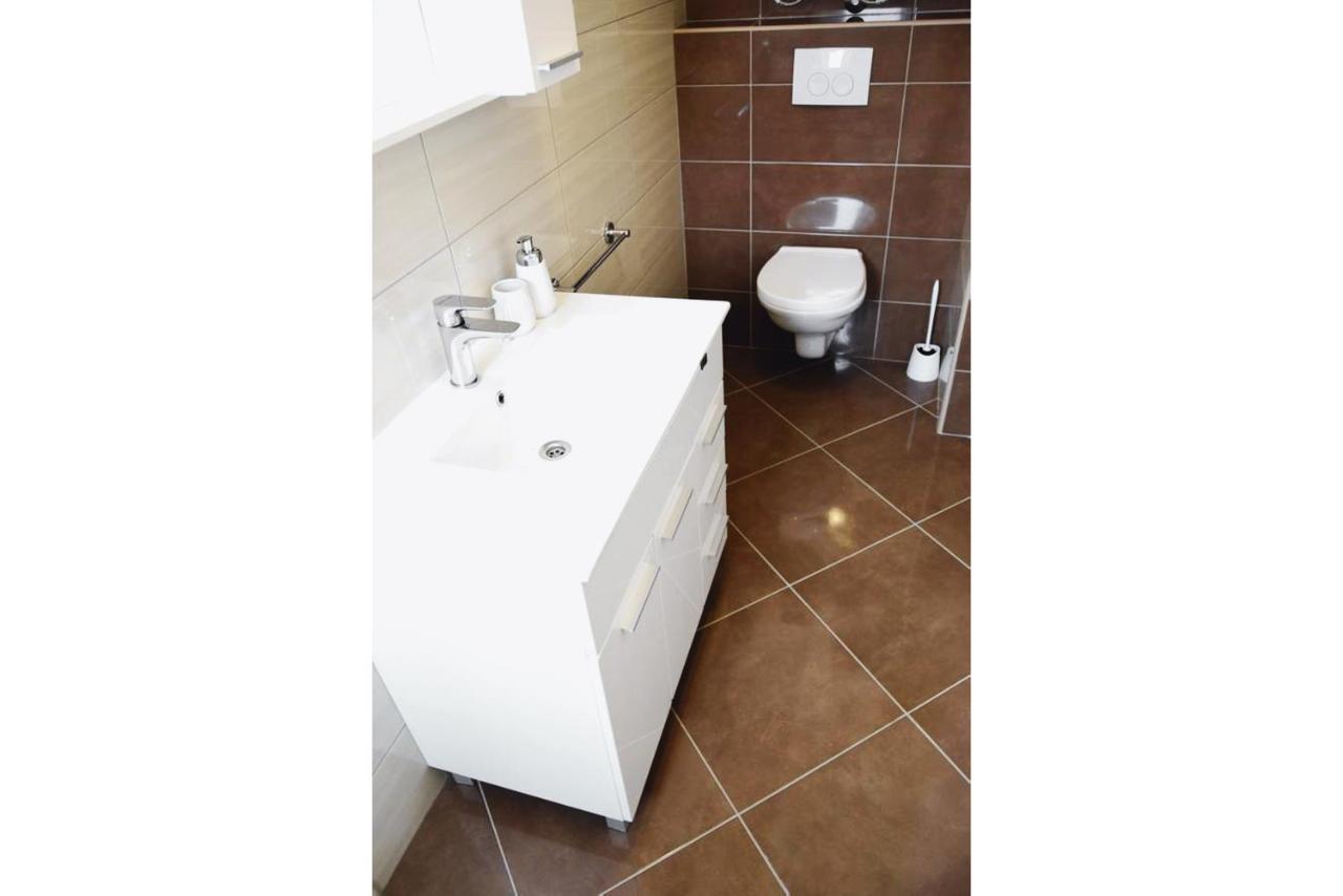 Rab Apartments Aurora ラブ エクステリア 写真